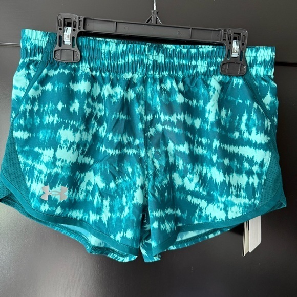 NWT under Armour girls size medium loose fit athletic shorts - Picture 1 of 9